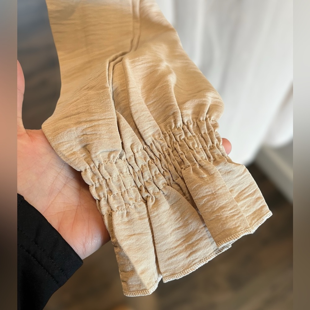 Beautiful ruffled blouse - Picture 5 of 7